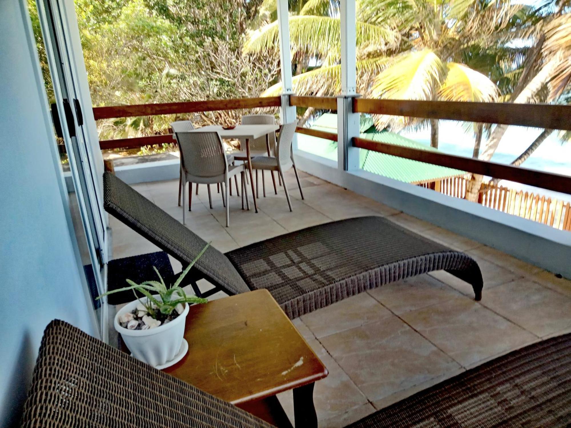 Roz A Mer - Beach Apartment Takamaka Bagian luar foto