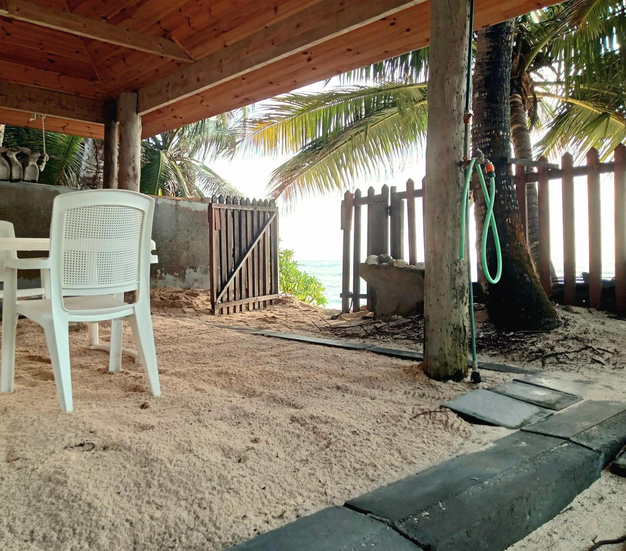 Roz A Mer - Beach Apartment Takamaka Bagian luar foto