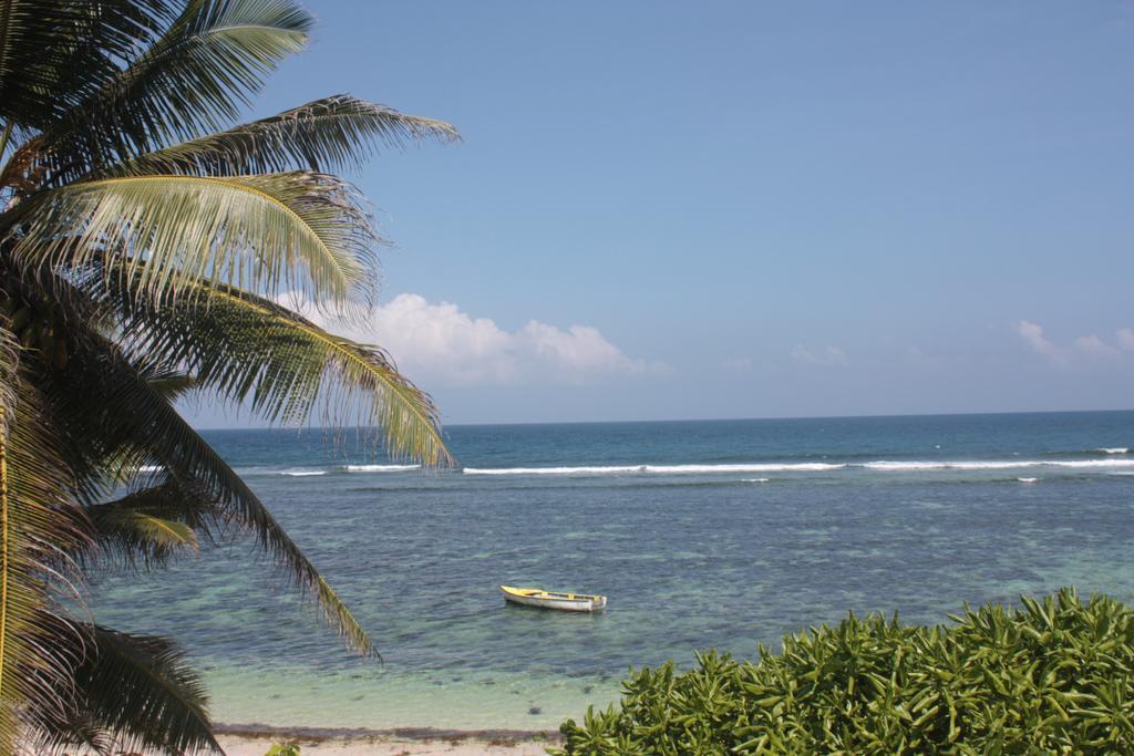 Roz A Mer - Beach Apartment Takamaka Bagian luar foto